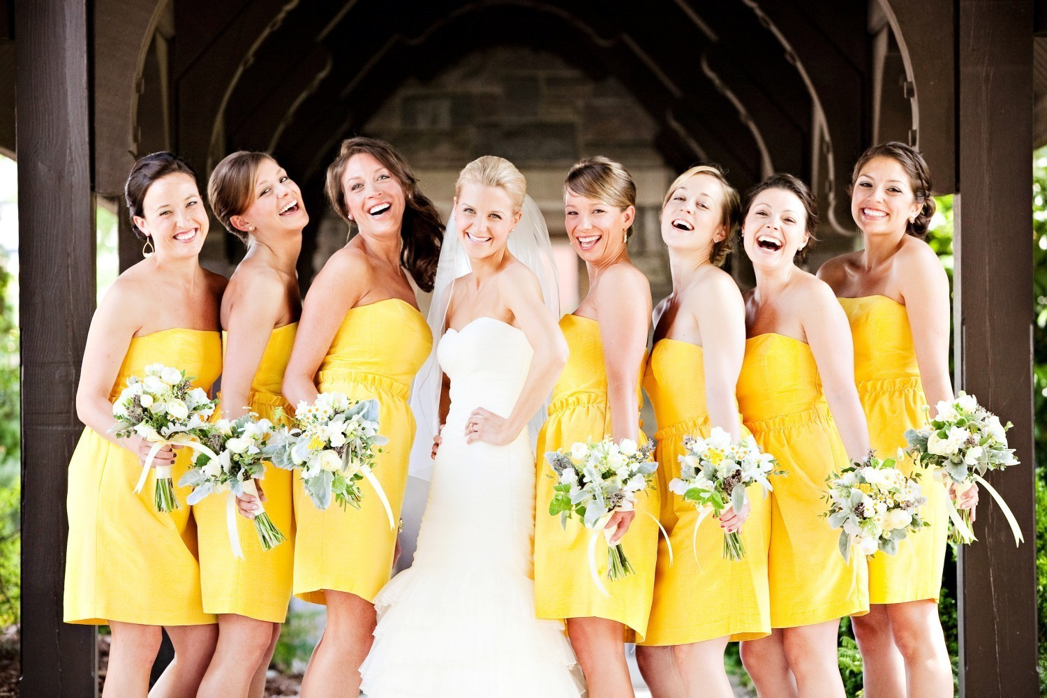 Дресс код на свадьбу для гостей. Платье подружки невесты. Подружки невесты в желтом. Свадьба в желтом цвете. Свадьба в желтых оттенках.